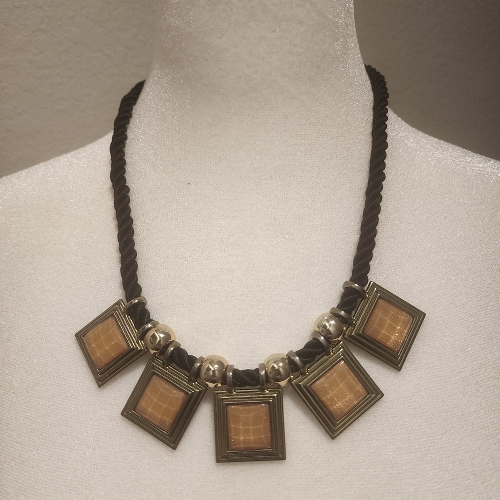 Square chunky necklace